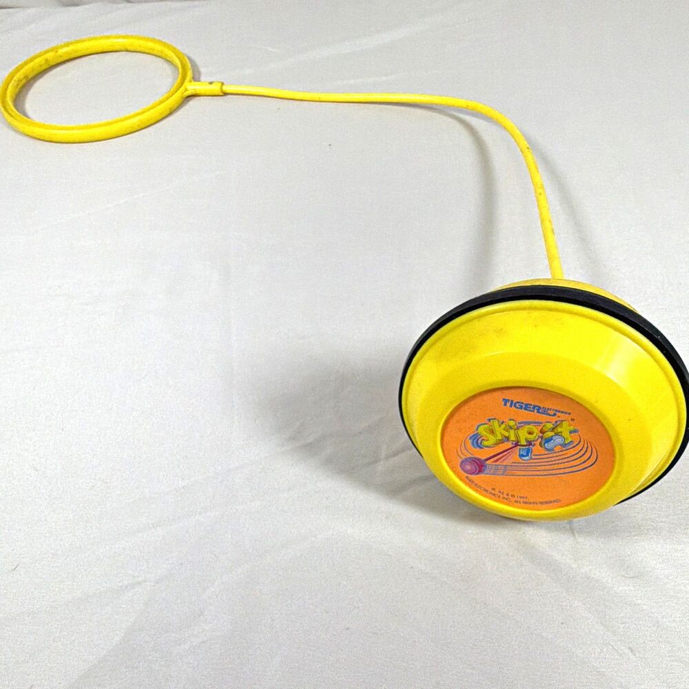 Tiger Electronics Skip-It Yellow Ankle Ball Leg Skipping Toy Counter 1997